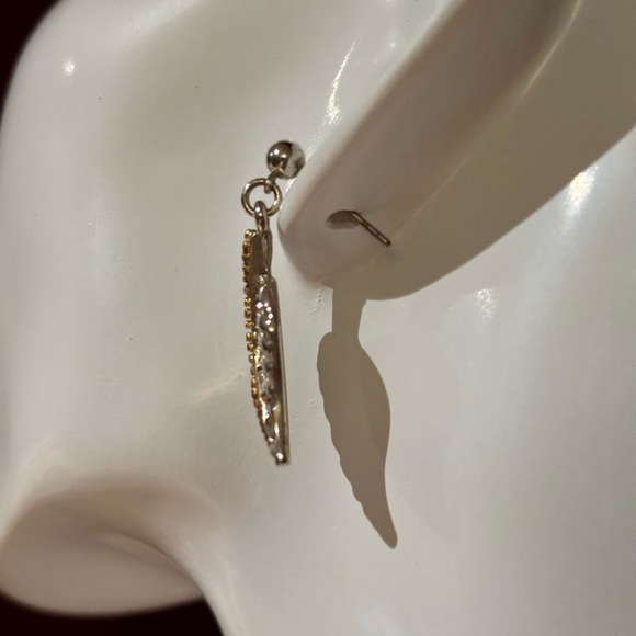 2/$15 - Elegant Silver-Tone Leaf Pendant Necklace & Matching Earring Set - Picture 4 of 7